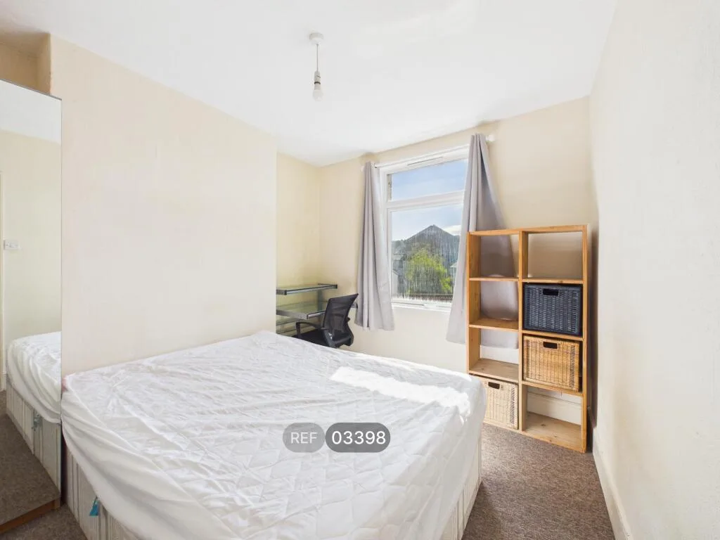 5 bedroom terraced house for rent