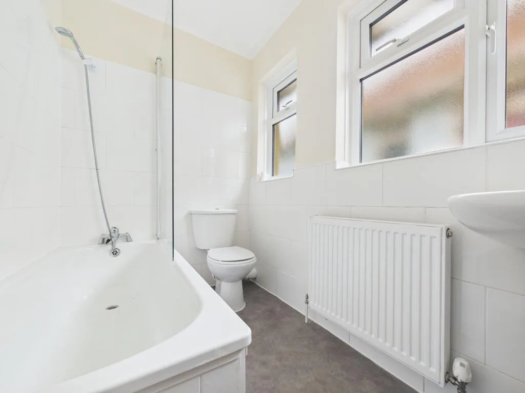 2 bedroom detached bungalow for rent