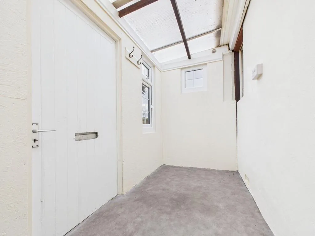 2 bedroom detached bungalow for rent