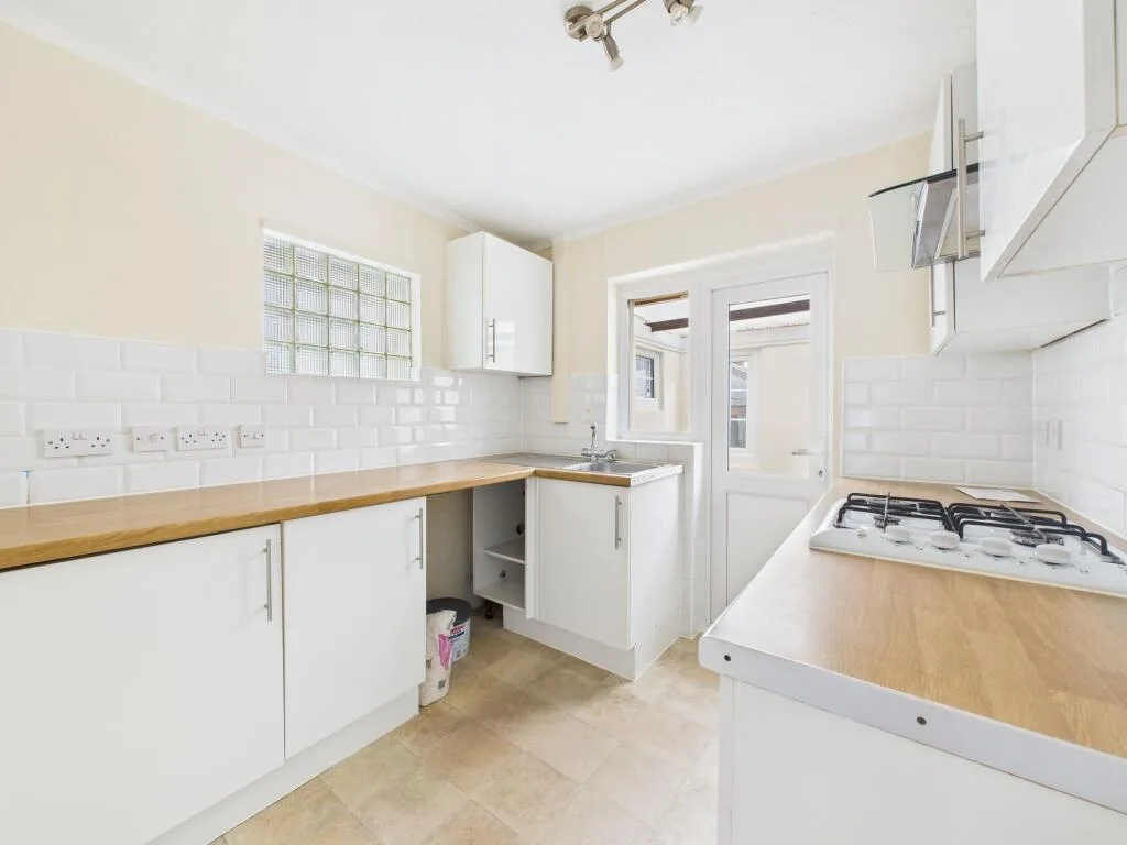 2 bedroom detached bungalow for rent