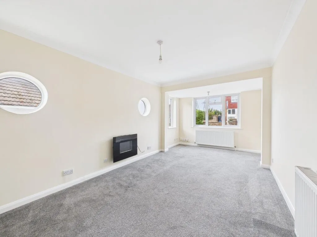 2 bedroom detached bungalow for rent