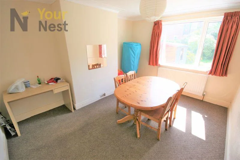 4 bedroom semi-detached house for rent