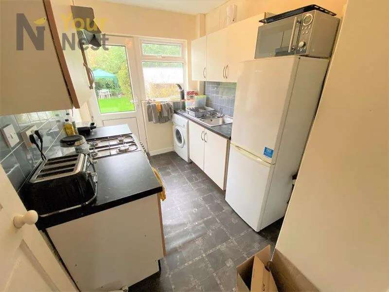 4 bedroom semi-detached house for rent