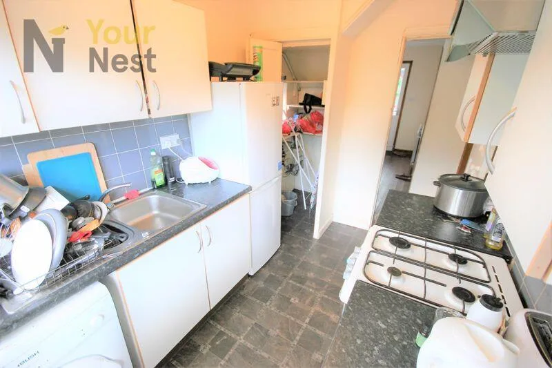 4 bedroom semi-detached house for rent