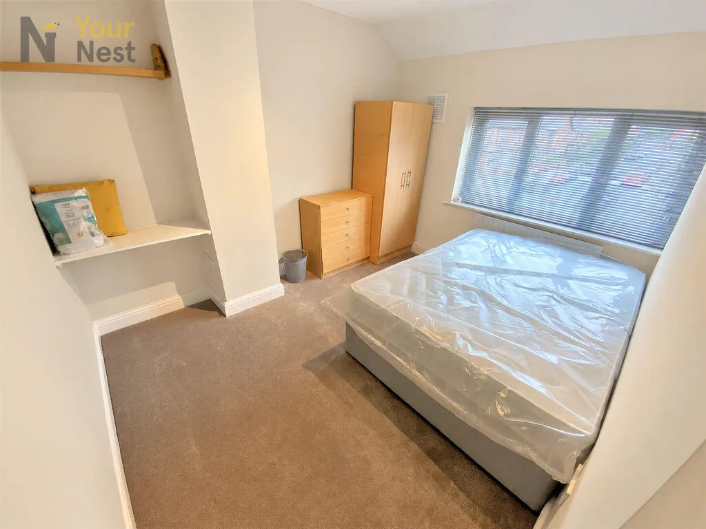 4 bedroom semi-detached house for rent