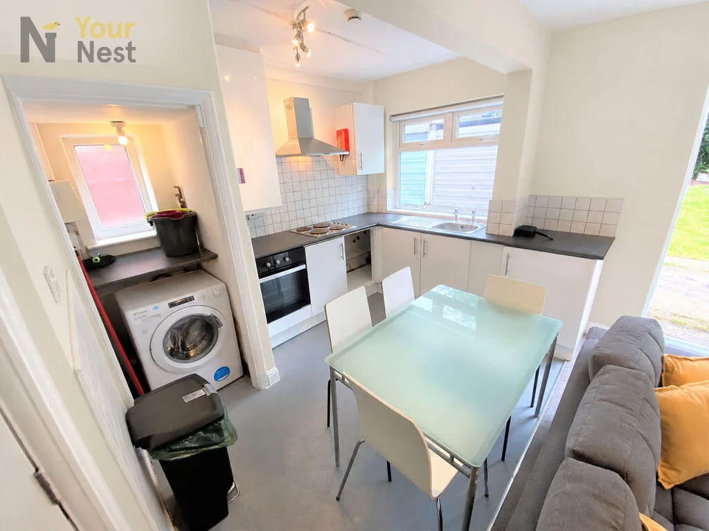 4 bedroom semi-detached house for rent