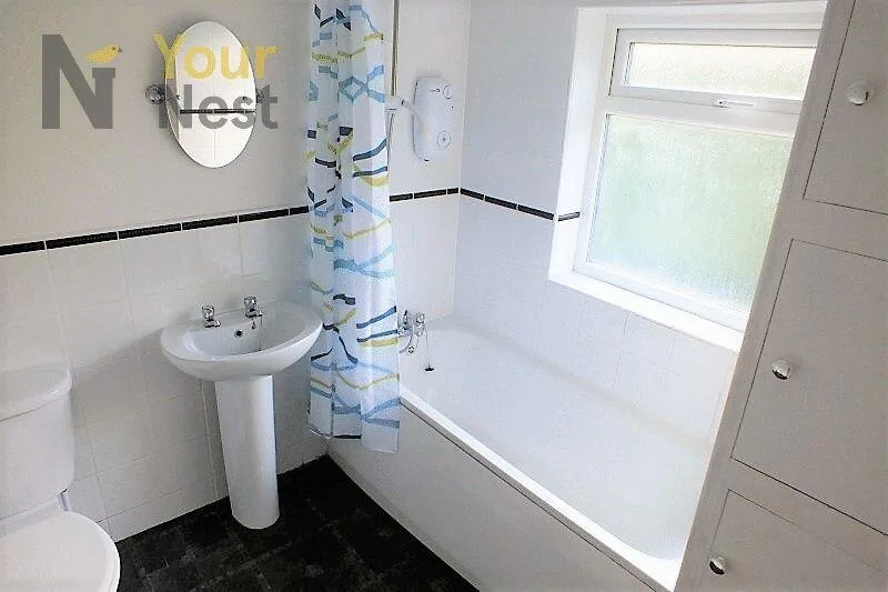 3 bedroom semi-detached house for rent