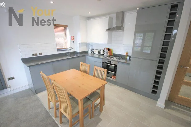 4 bedroom flat for rent