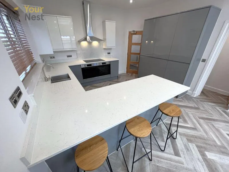 5 bedroom terraced house for rent