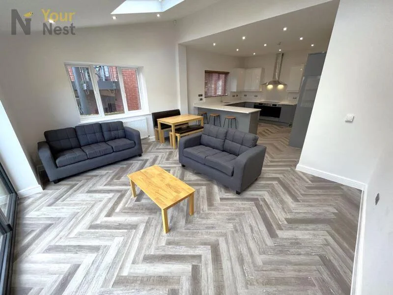 5 bedroom terraced house for rent