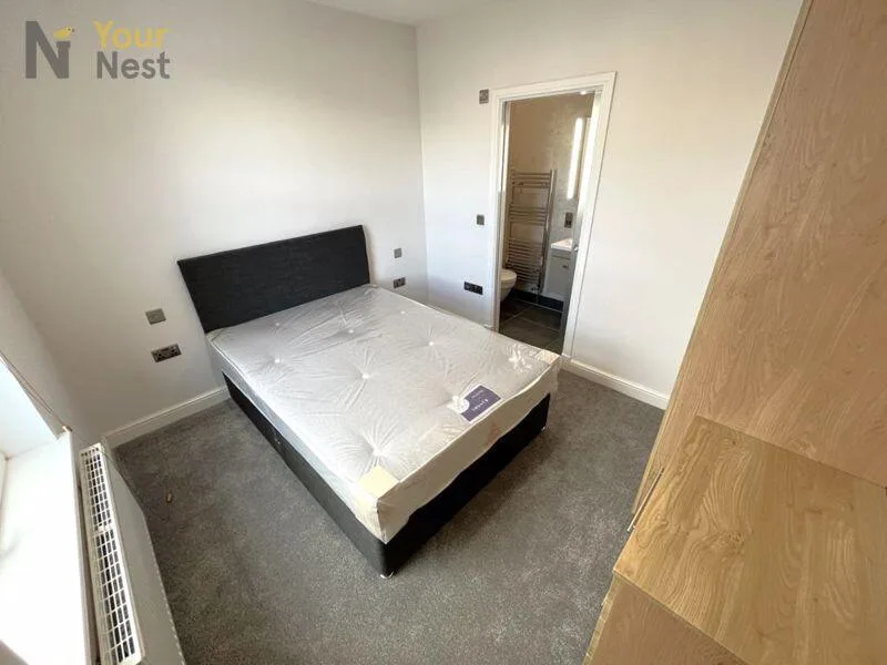 5 bedroom terraced house for rent