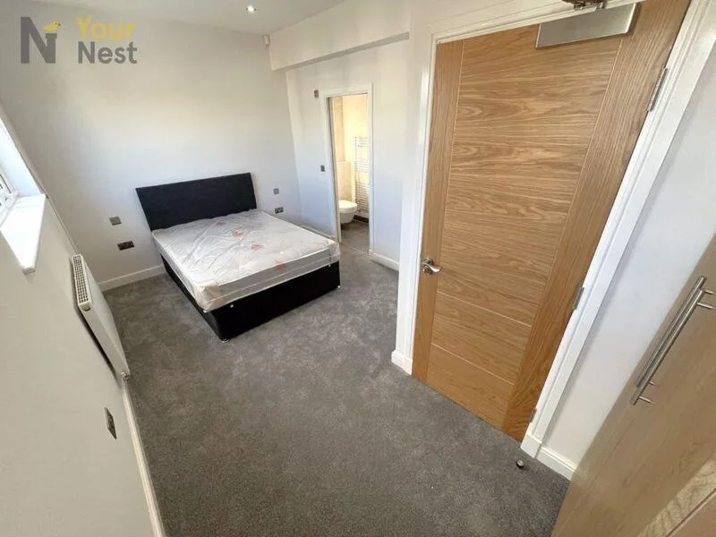 5 bedroom terraced house for rent