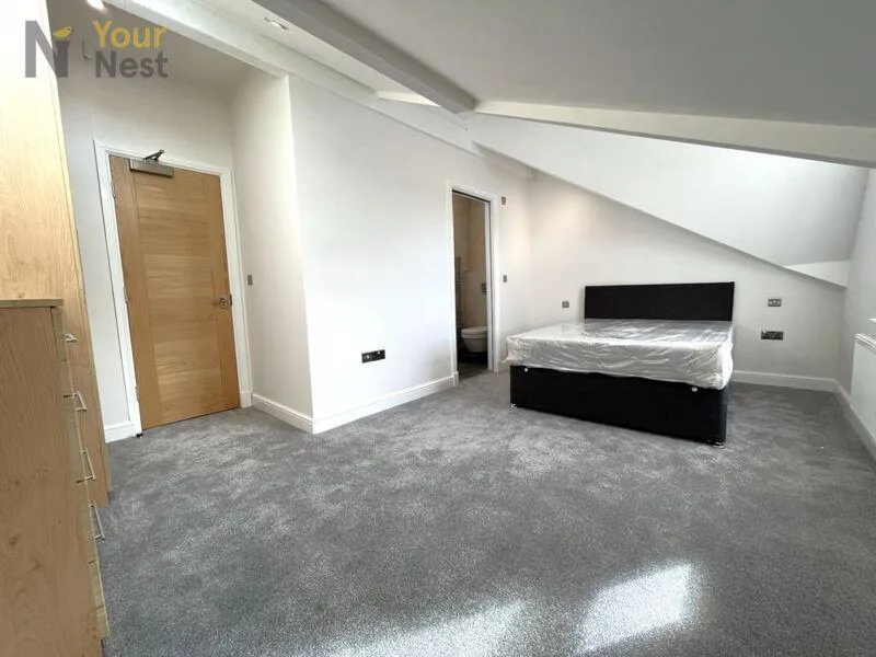 5 bedroom terraced house for rent
