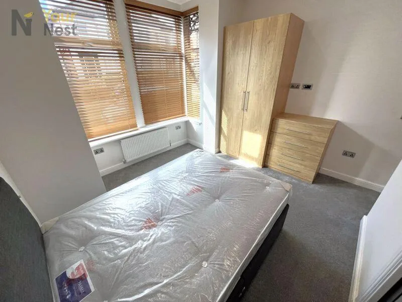 5 bedroom terraced house for rent