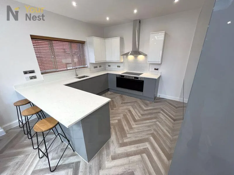 5 bedroom terraced house for rent