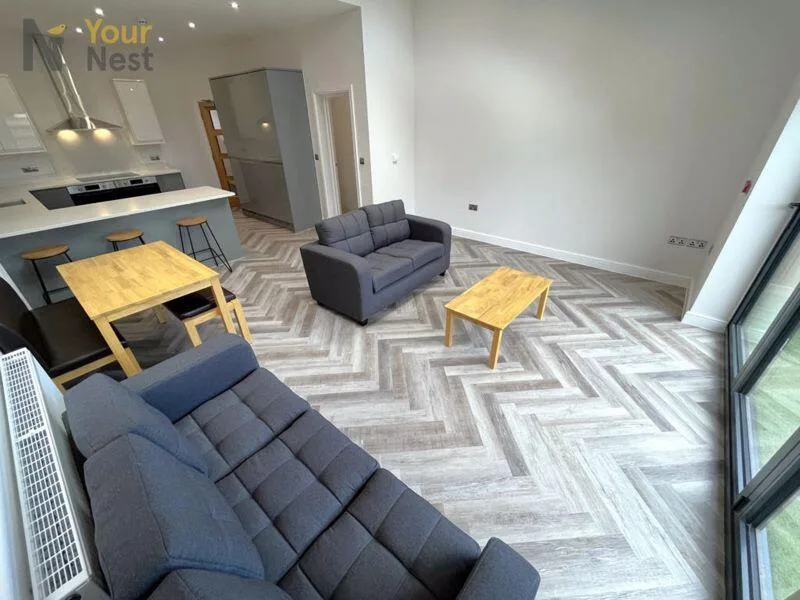 5 bedroom terraced house for rent