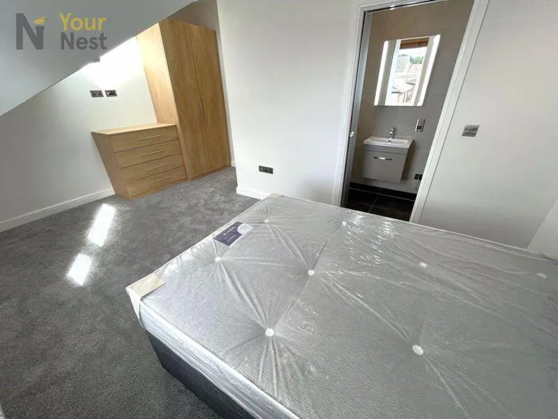 5 bedroom terraced house for rent