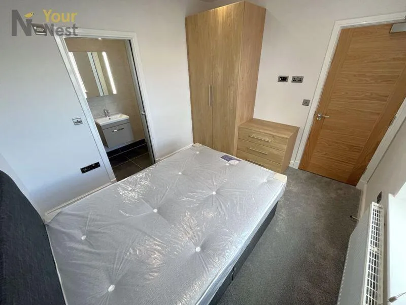 5 bedroom terraced house for rent