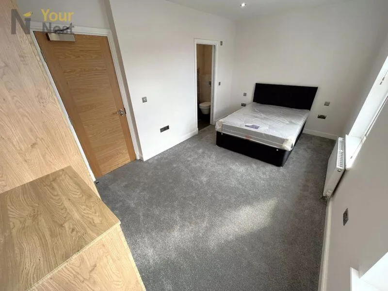 5 bedroom terraced house for rent