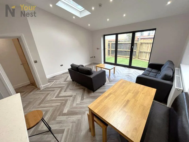 5 bedroom terraced house for rent