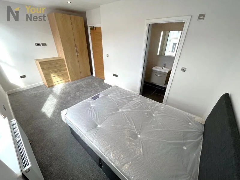 5 bedroom terraced house for rent