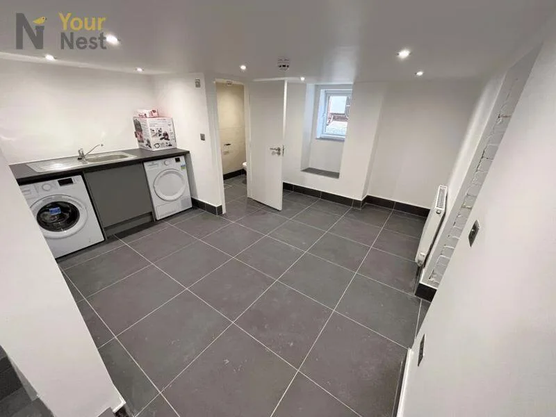 5 bedroom terraced house for rent