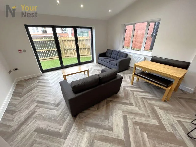 5 bedroom terraced house for rent