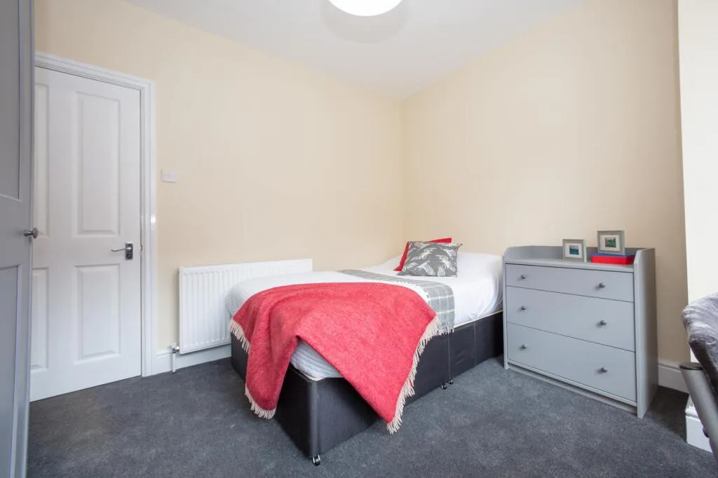 6 bedroom terraced house for rent