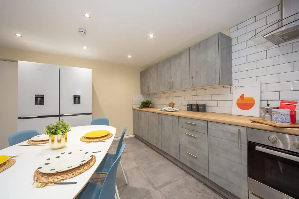 6 bedroom terraced house for rent