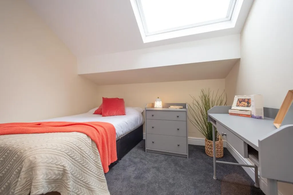 6 bedroom terraced house for rent