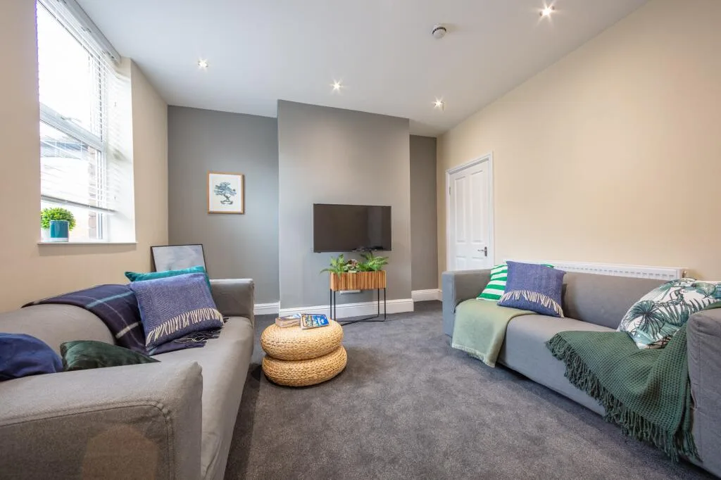 6 bedroom terraced house for rent