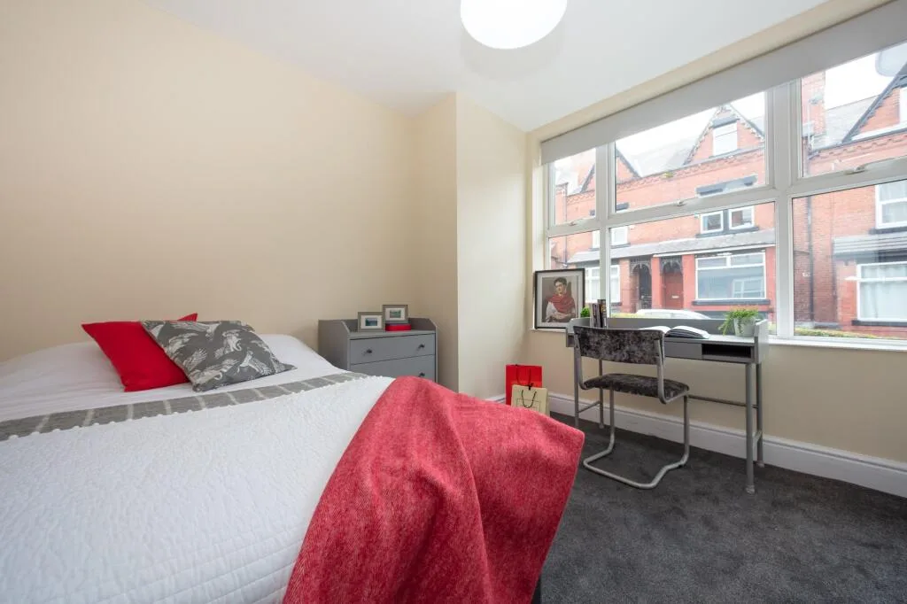6 bedroom terraced house for rent