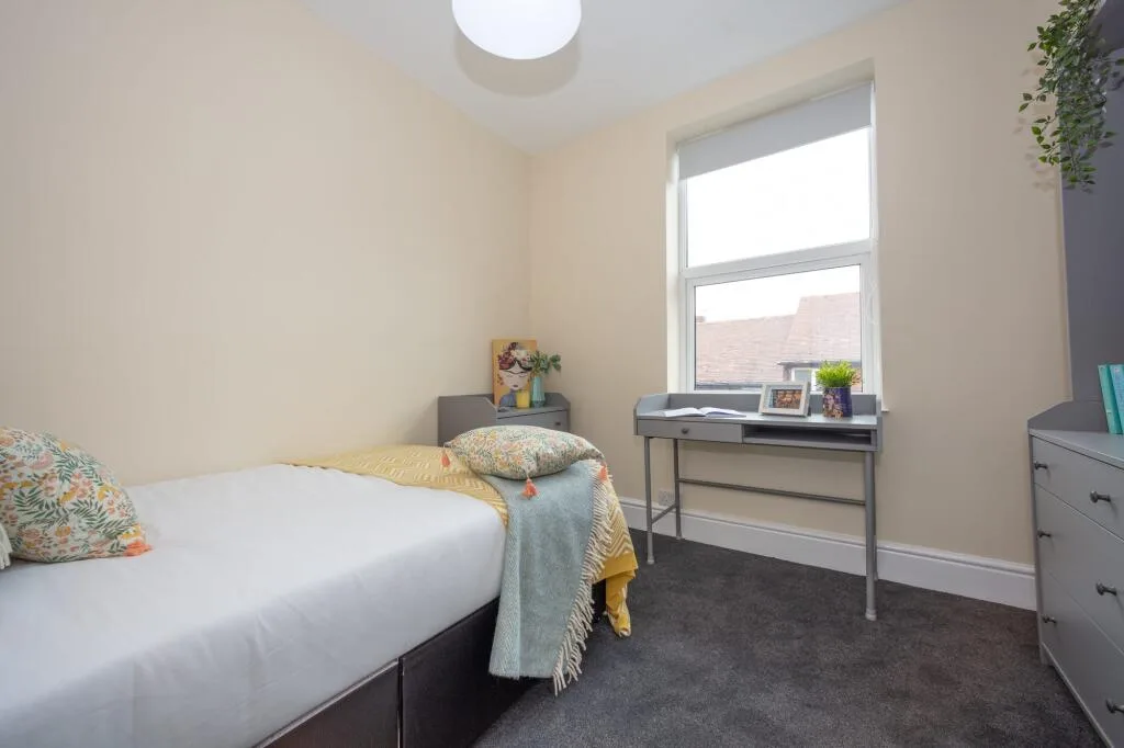 6 bedroom terraced house for rent