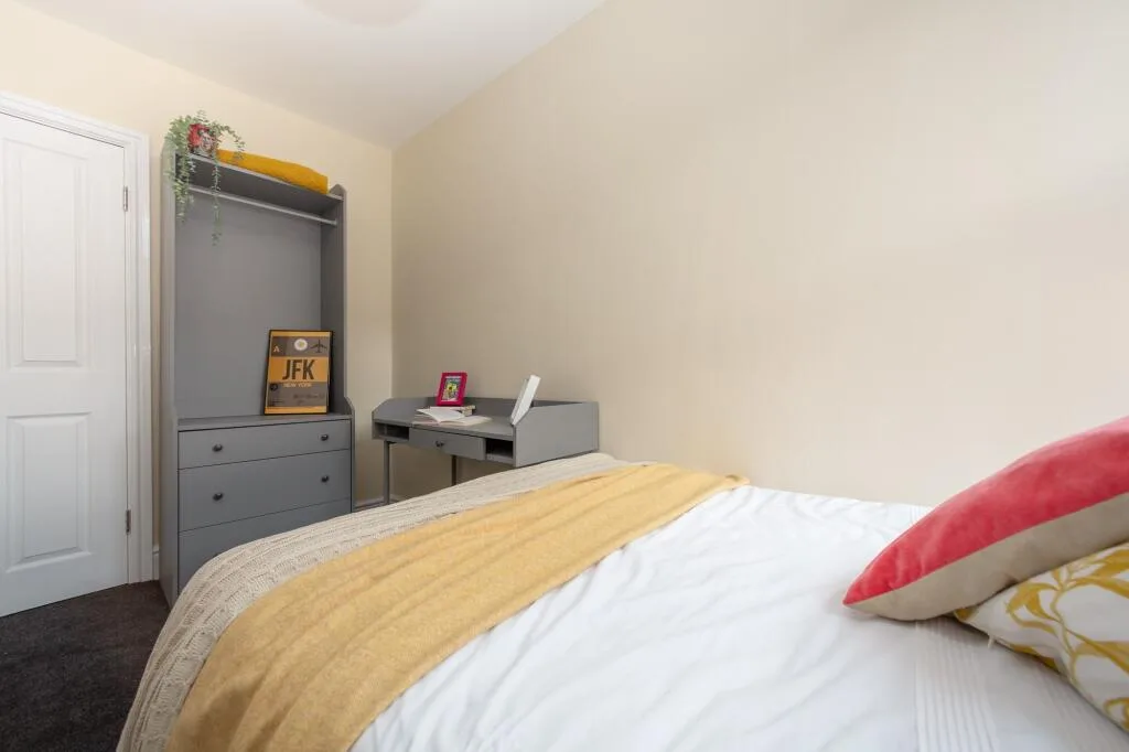 6 bedroom terraced house for rent