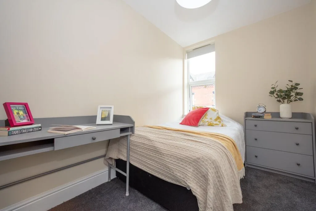 6 bedroom terraced house for rent