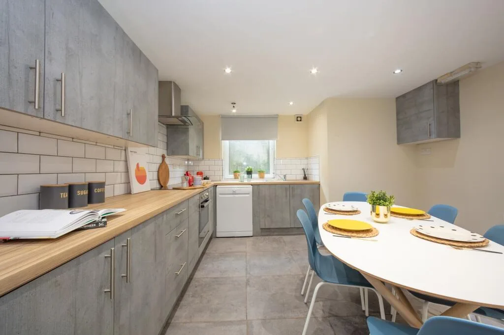 6 bedroom terraced house for rent