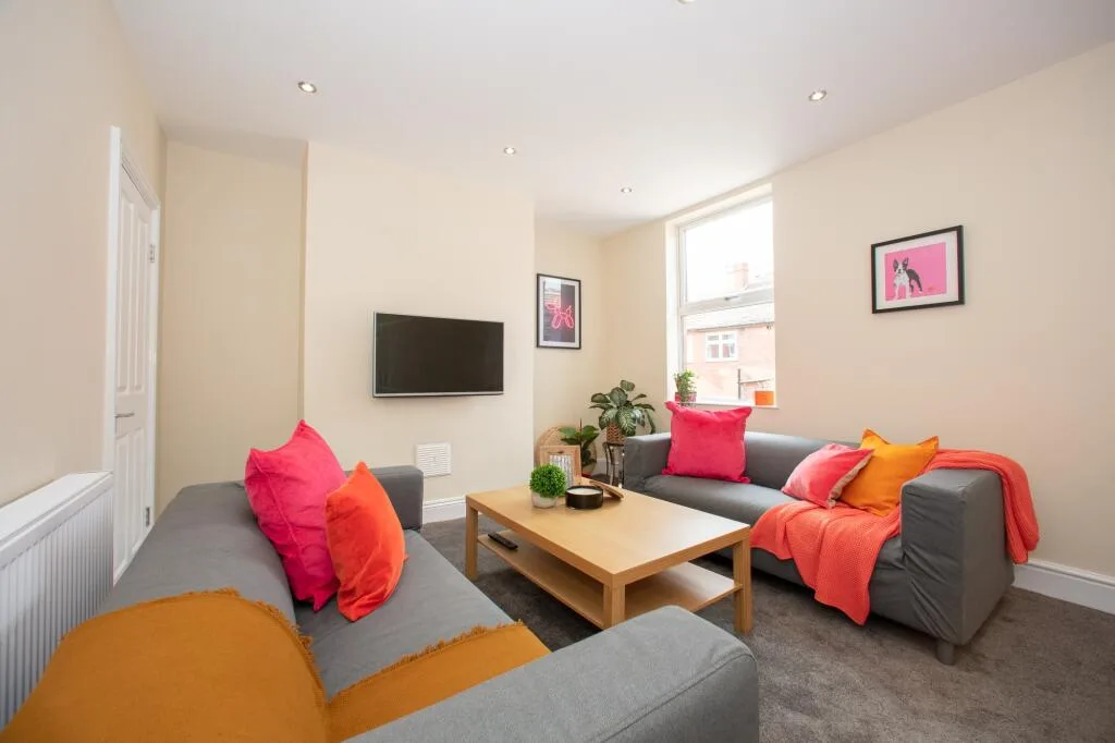 6 bedroom terraced house for rent