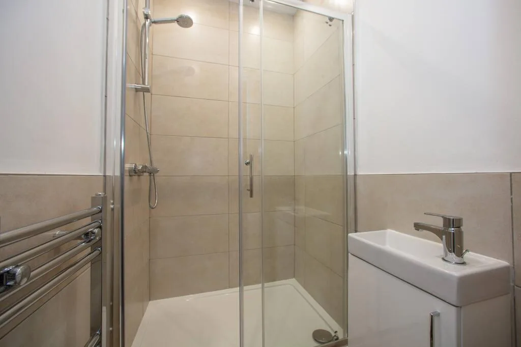 6 bedroom terraced house for rent