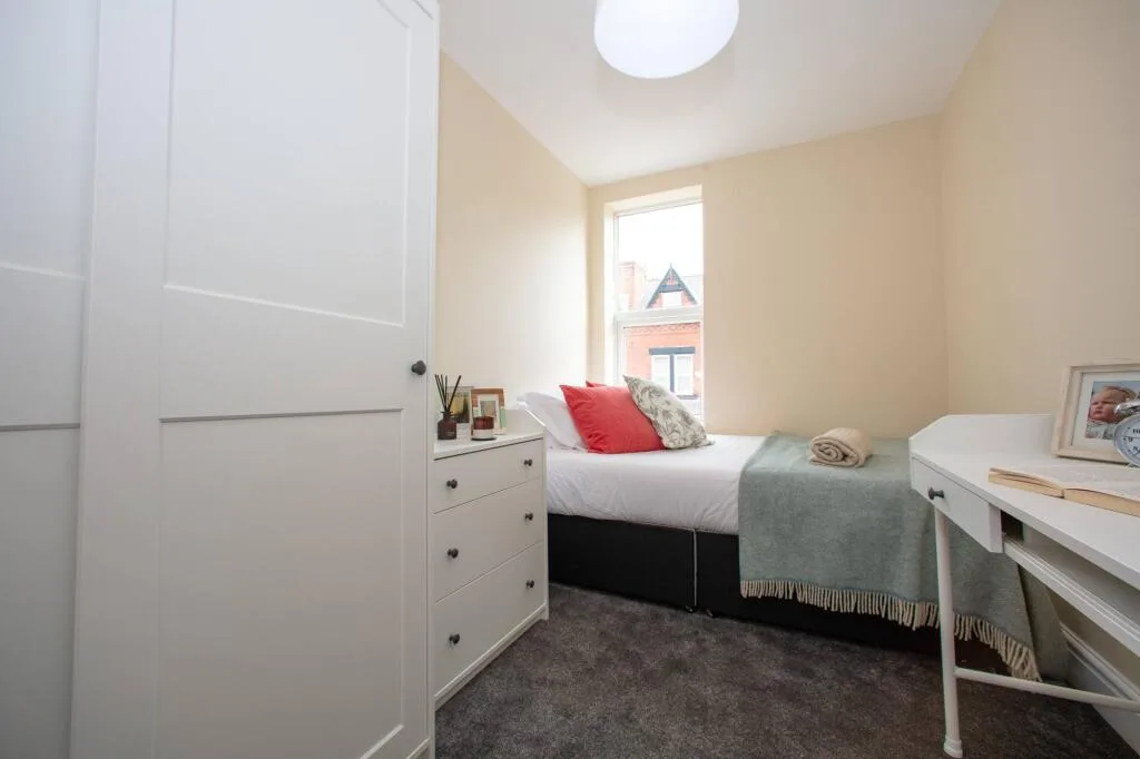 6 bedroom terraced house for rent