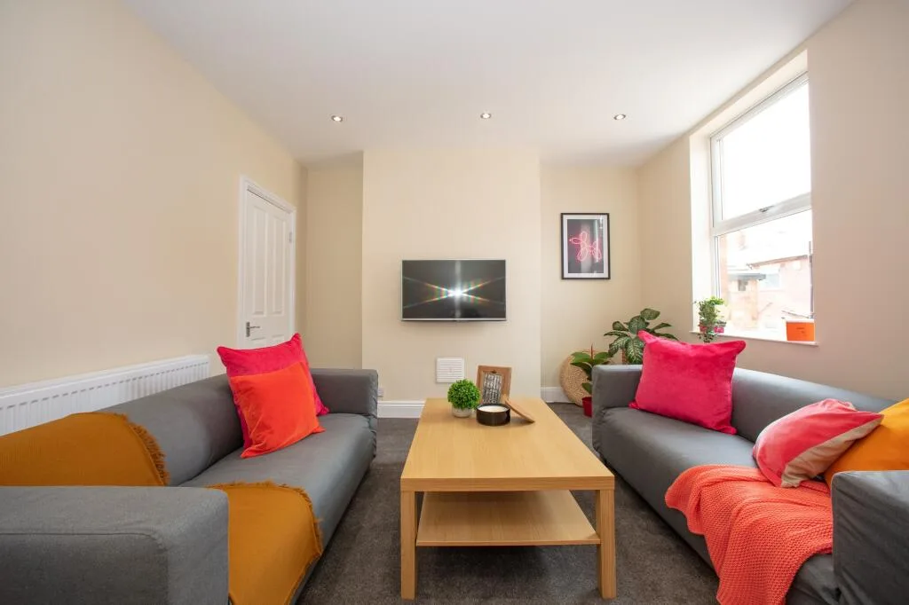 6 bedroom terraced house for rent