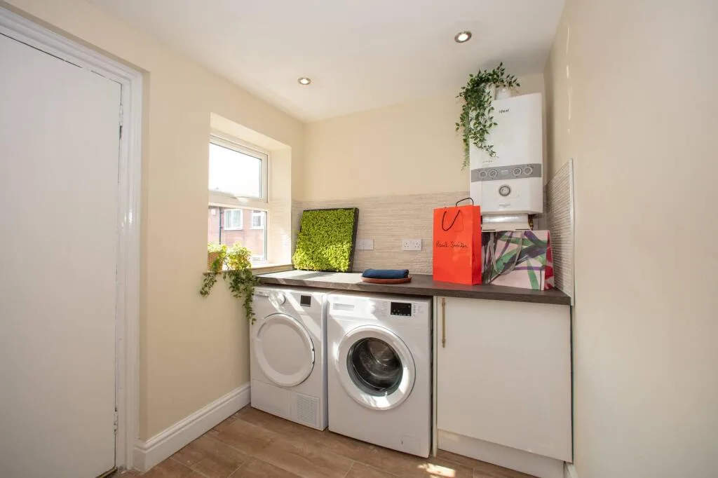 6 bedroom terraced house for rent