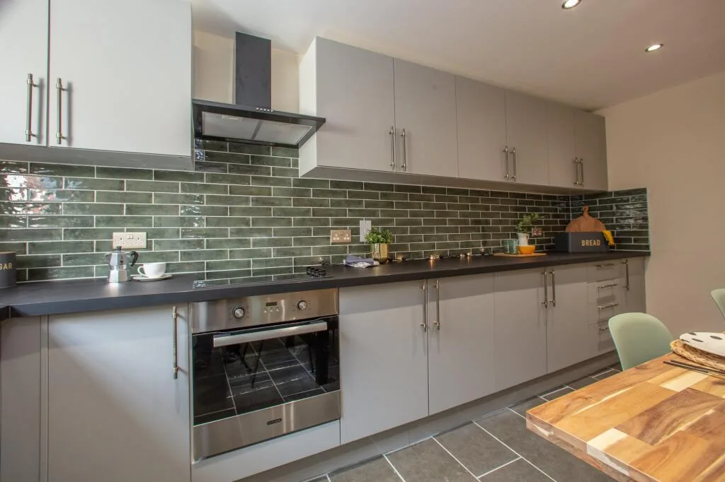 6 bedroom terraced house for rent