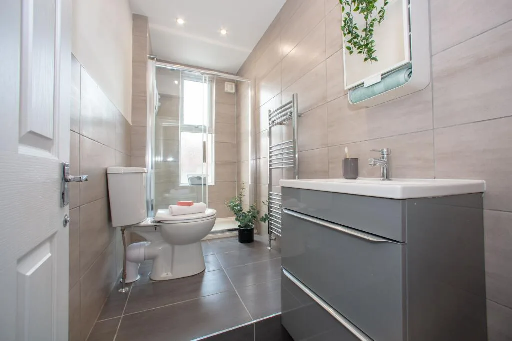6 bedroom terraced house for rent