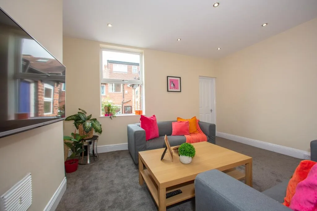 6 bedroom terraced house for rent