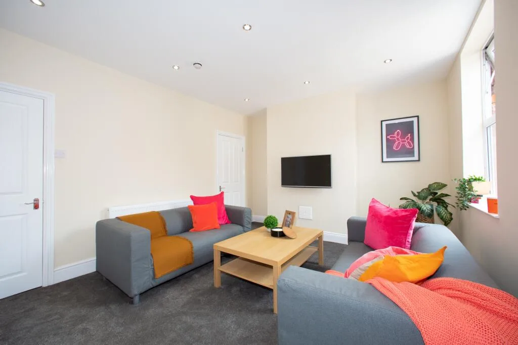 6 bedroom terraced house for rent