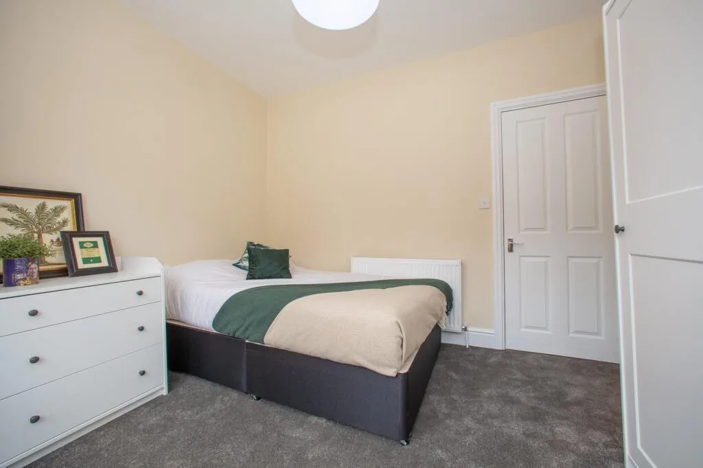 6 bedroom terraced house for rent