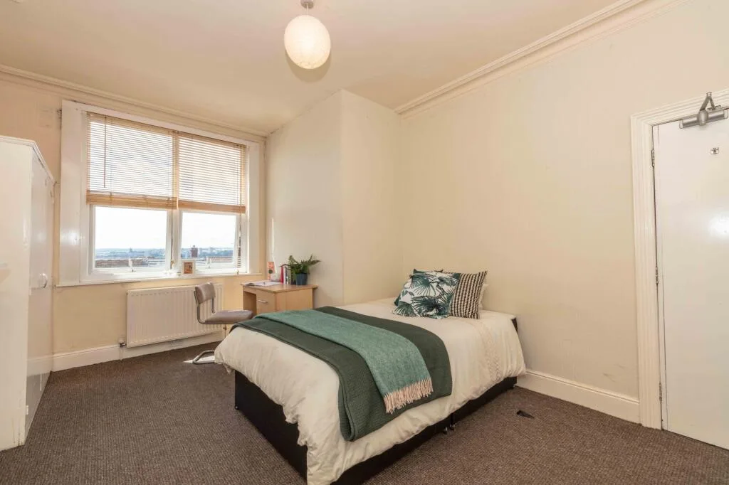 8 bedroom terraced house for rent