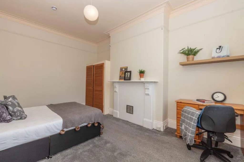 8 bedroom terraced house for rent