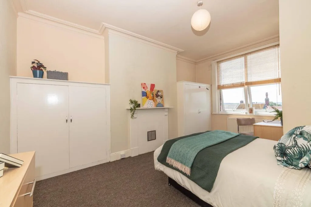 8 bedroom terraced house for rent