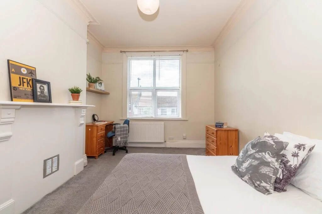 8 bedroom terraced house for rent